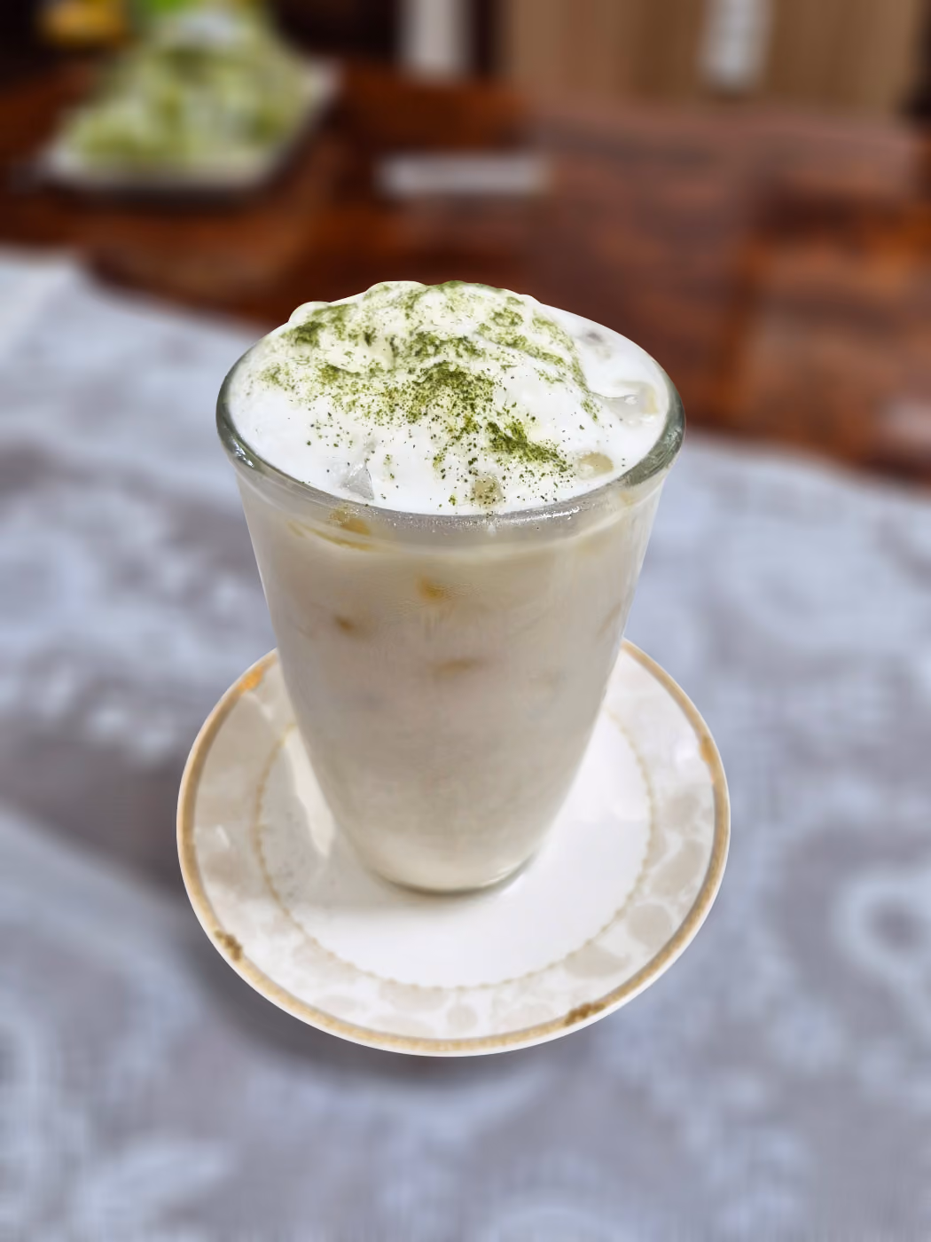 An iced ginseng latte made with Earnest Gumiho powder