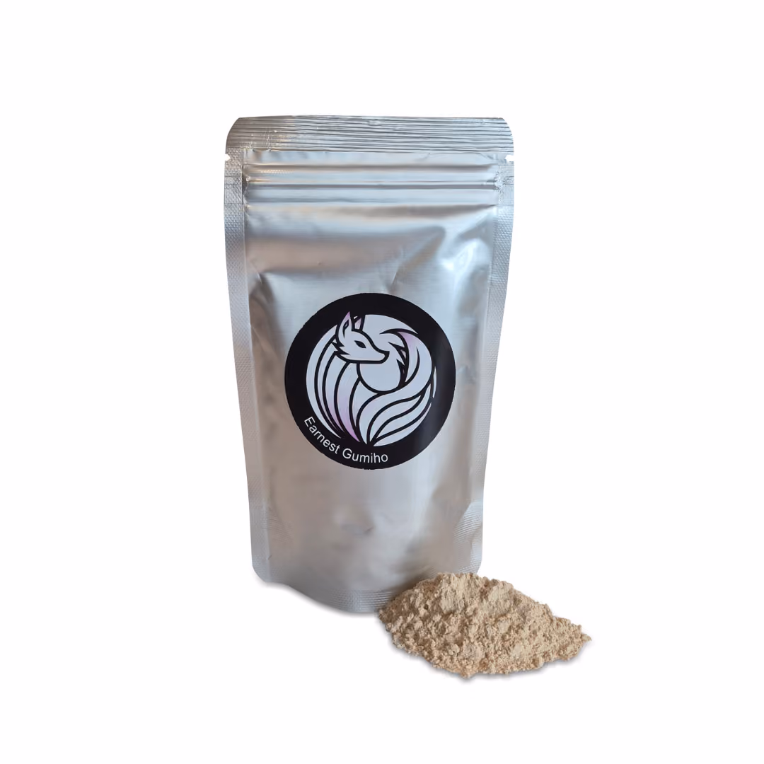 Earnest Gumiho Ginseng Powder pouch beside a pile of ginseng powder