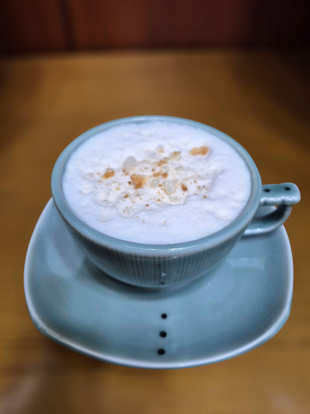 A hot ginseng latte in a cup